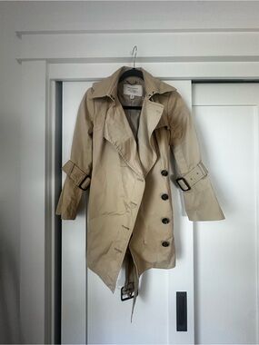 Banana Republic  Classic Beige Trench Coat - Women's